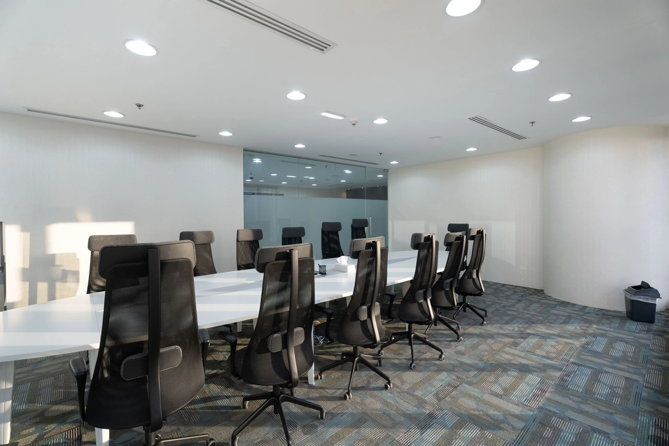 Top Reasons Remote Teams Should Rent Meeting Rooms in Dubai